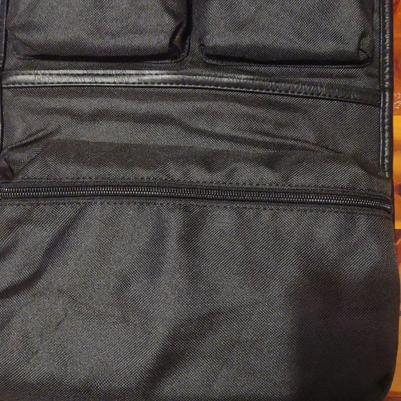 New Levi Strauss Dockers black faux leather tri-fold 4 pocket hanging travel kit - Picture 7 of 7